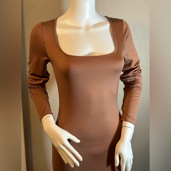 🍁 🥳♥️ Gianni Bini Column Icon Knit Scoop Neck Long Sleeve Bodycon Midi Dress - Picture 5 of 7